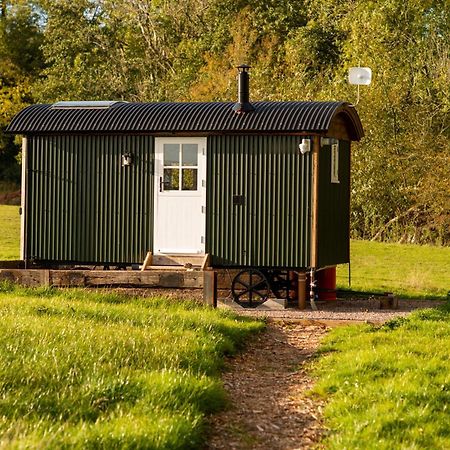 Harrys Hideout - Shepherd'S Huts At Harrys Cottages Pen-y-Clawdd Номер фото