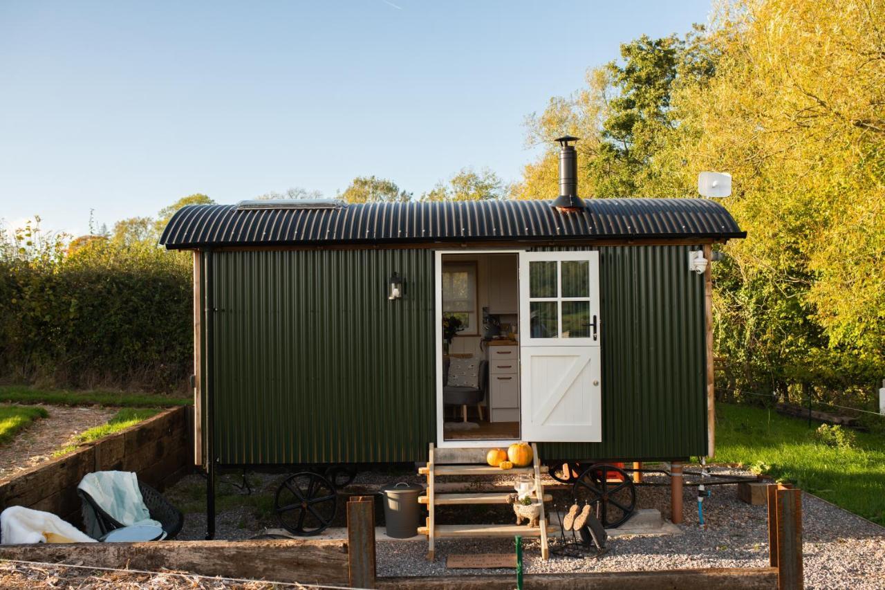Harrys Hideout - Shepherd'S Huts At Harrys Cottages Pen-y-Clawdd Екстер'єр фото