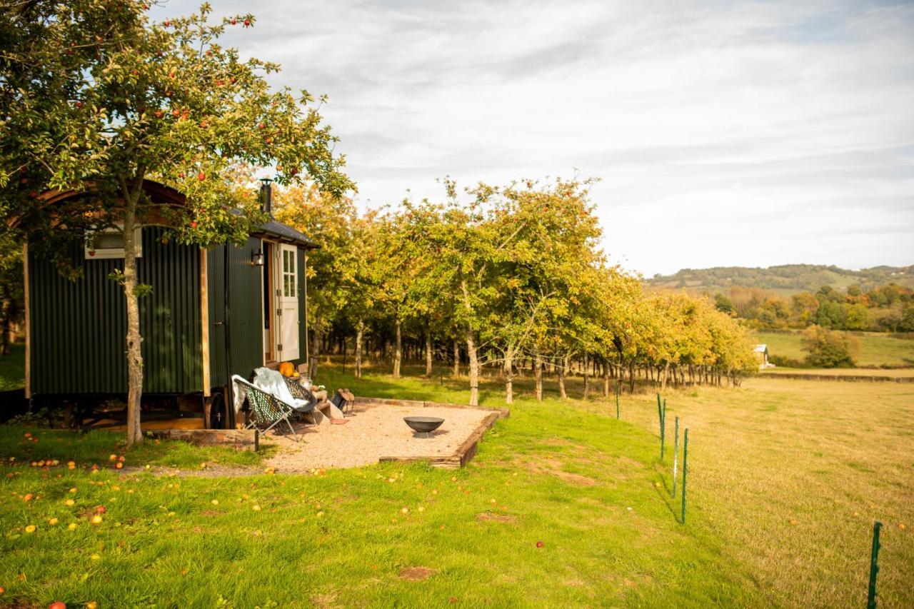 Harrys Hideout - Shepherd'S Huts At Harrys Cottages Pen-y-Clawdd Екстер'єр фото