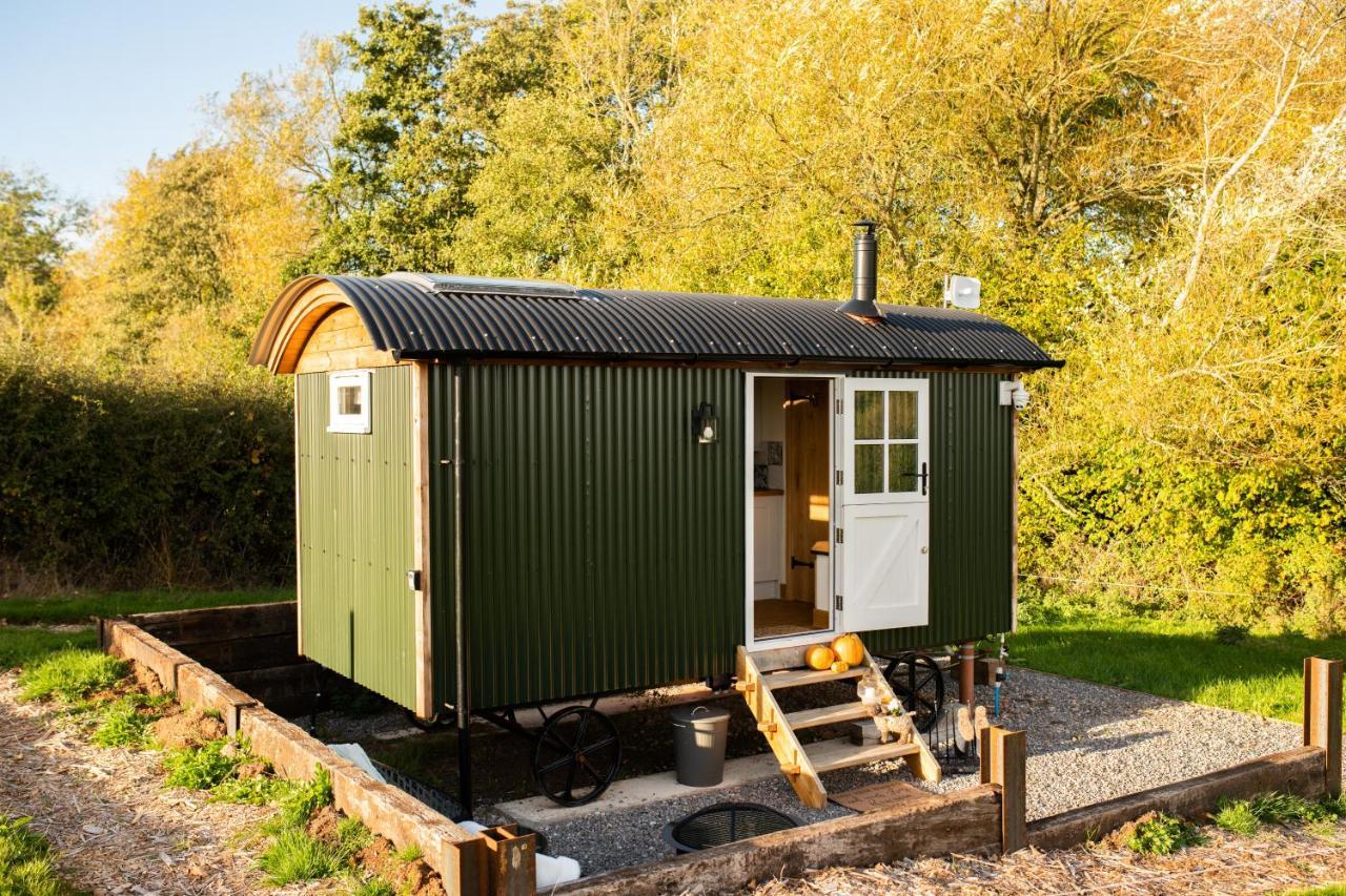 Harrys Hideout - Shepherd'S Huts At Harrys Cottages Pen-y-Clawdd Екстер'єр фото
