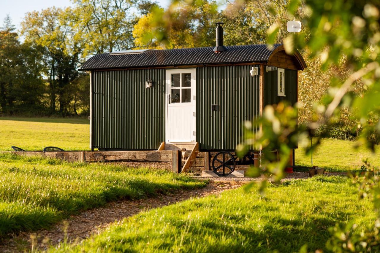 Harrys Hideout - Shepherd'S Huts At Harrys Cottages Pen-y-Clawdd Екстер'єр фото