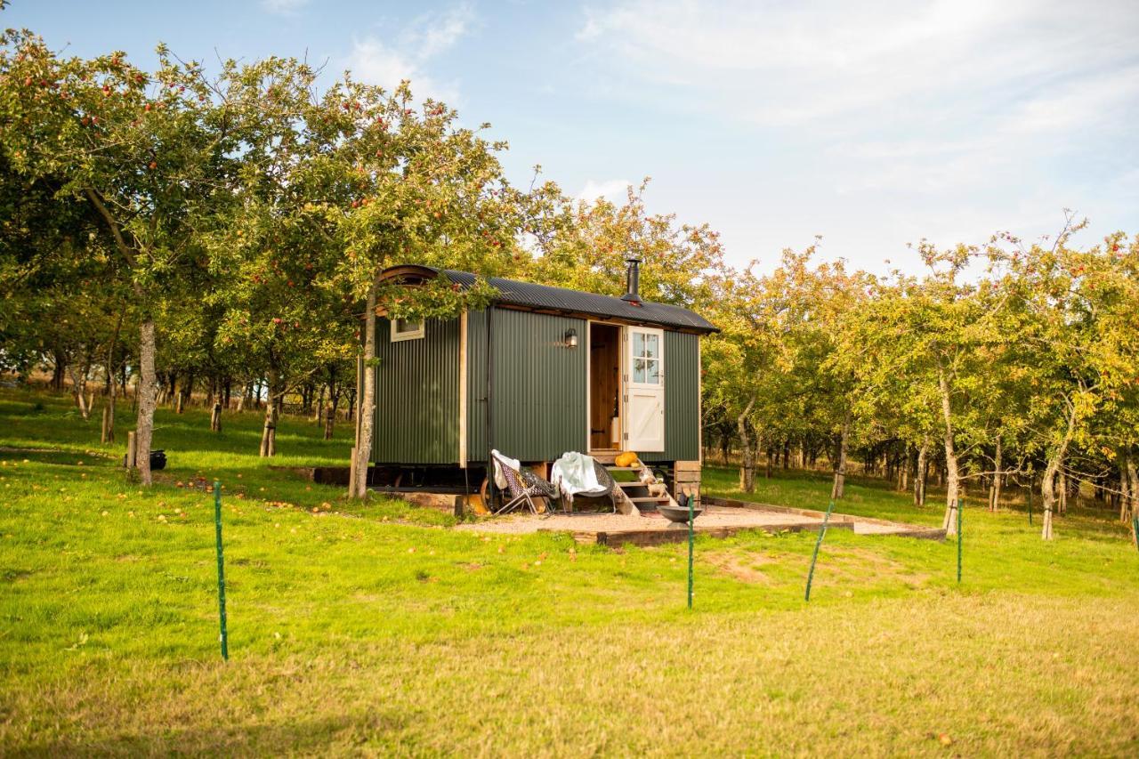 Harrys Hideout - Shepherd'S Huts At Harrys Cottages Pen-y-Clawdd Екстер'єр фото